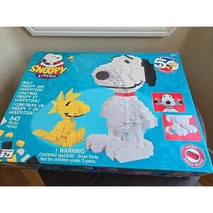Snoopy & Friends Mega Bloks No. 3015 845 Pieces